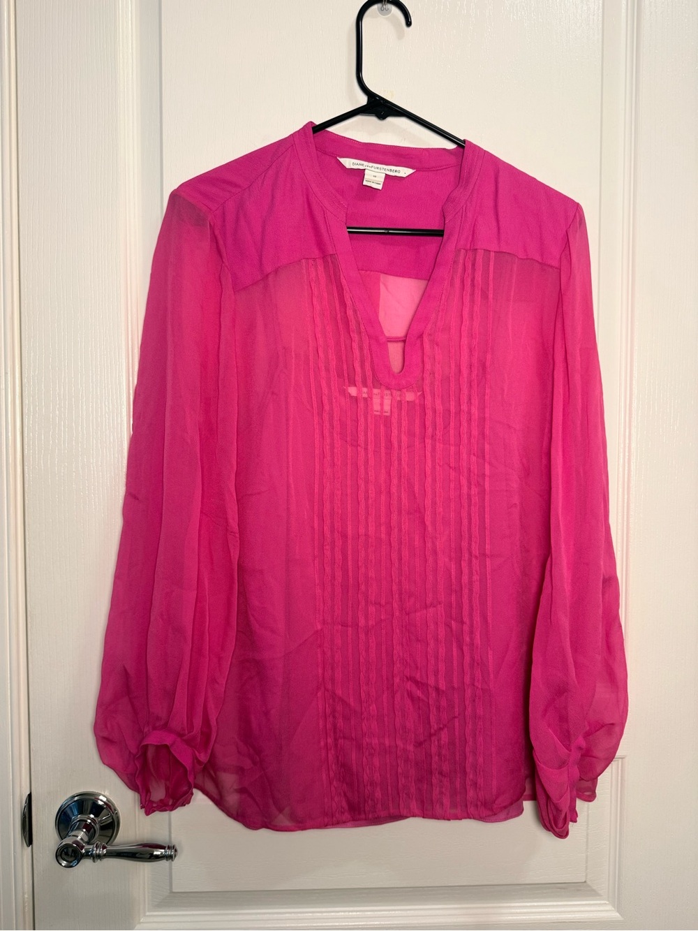 Diane Von Furstenberg Fuchsia Pintuck V-Neck Blouse size 10